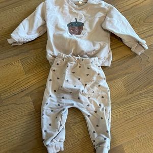 Quincy Mae Fall Sweatsuit with acorns 12-18 months